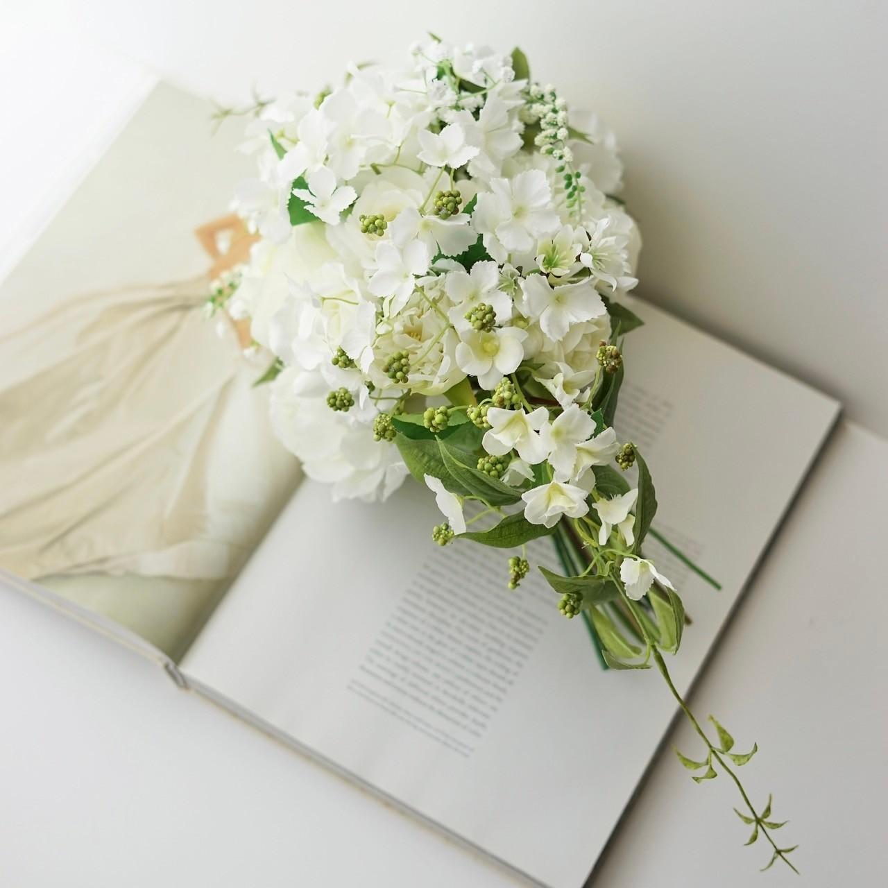 芍薬と紫陽花の上品キャスケードブーケ（ブートニア付） | 10枚目