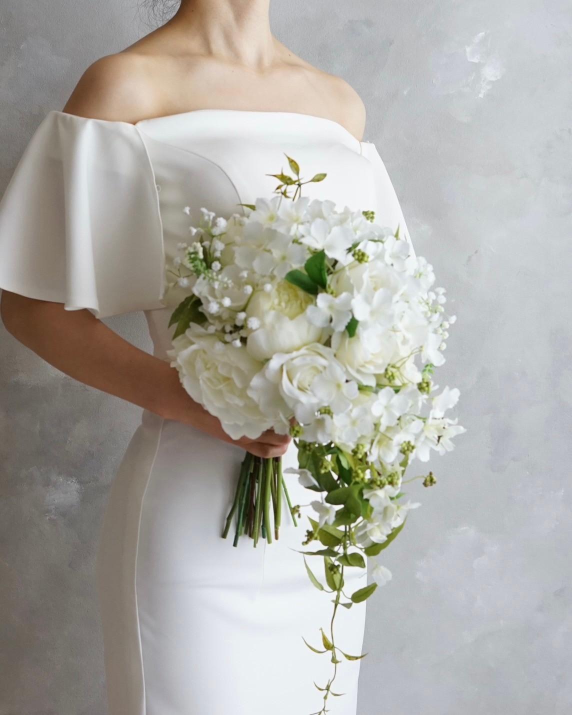 芍薬と紫陽花の上品キャスケードブーケ（ブートニア付） | 2枚目