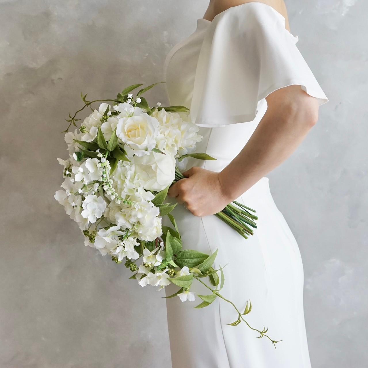 芍薬と紫陽花の上品キャスケードブーケ（ブートニア付） | 3枚目