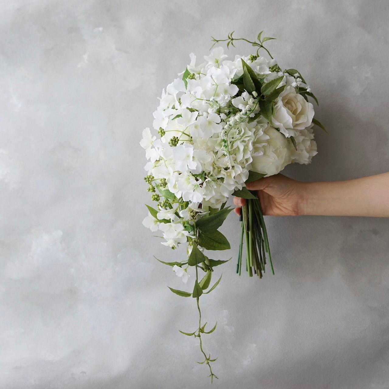 芍薬と紫陽花の上品キャスケードブーケ（ブートニア付） | 5枚目
