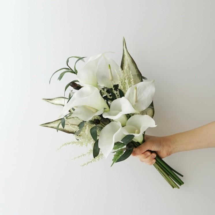 スタイリッシュなWhiteカラーブーケ（ブートニア付） | 6枚目