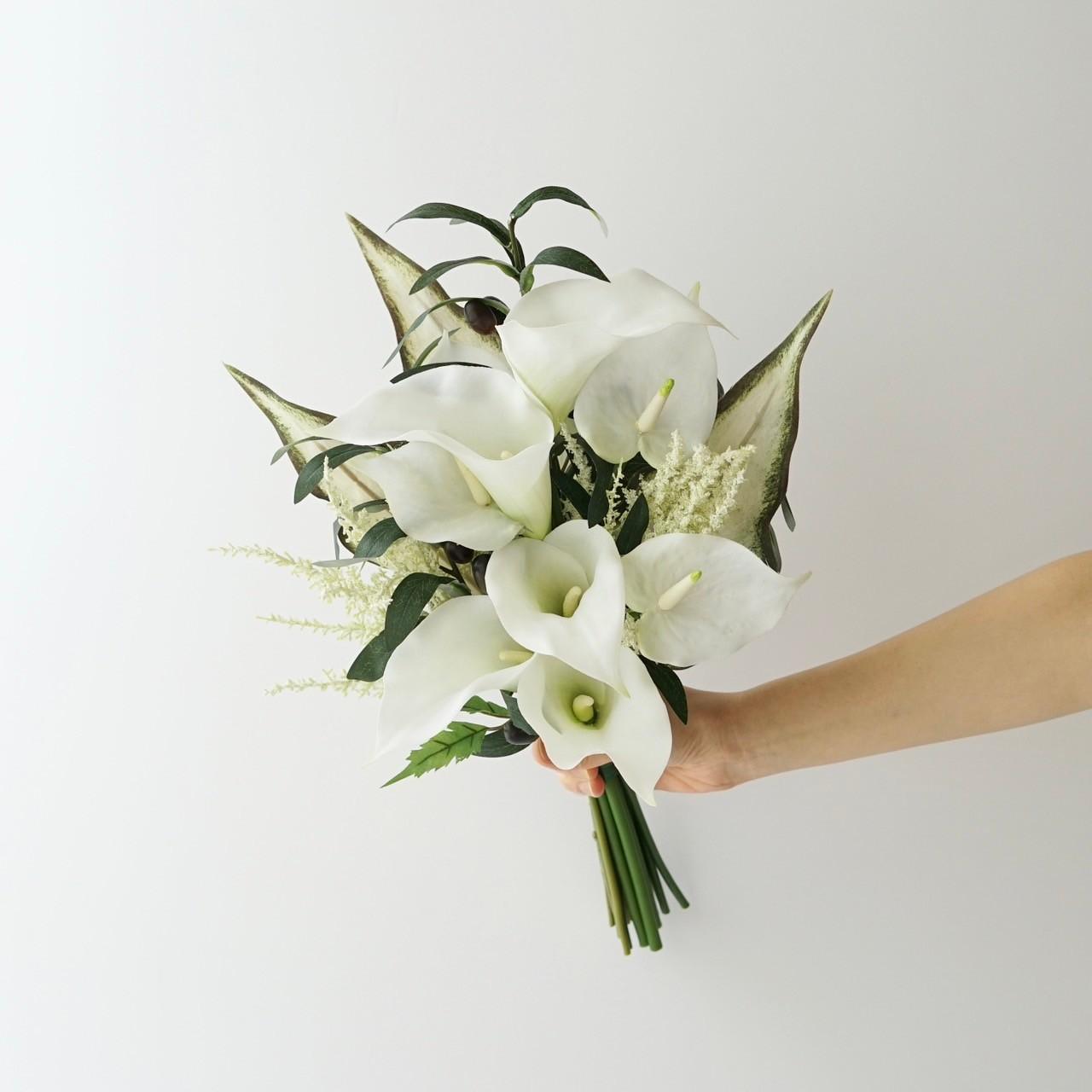 スタイリッシュなWhiteカラーブーケ（ブートニア付） | 7枚目