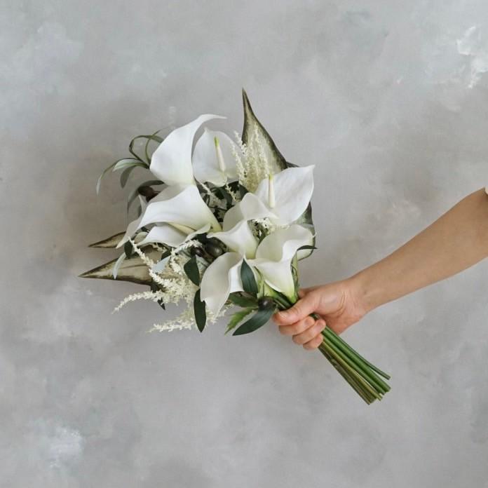 スタイリッシュなWhiteカラーブーケ（ブートニア付） | 5枚目